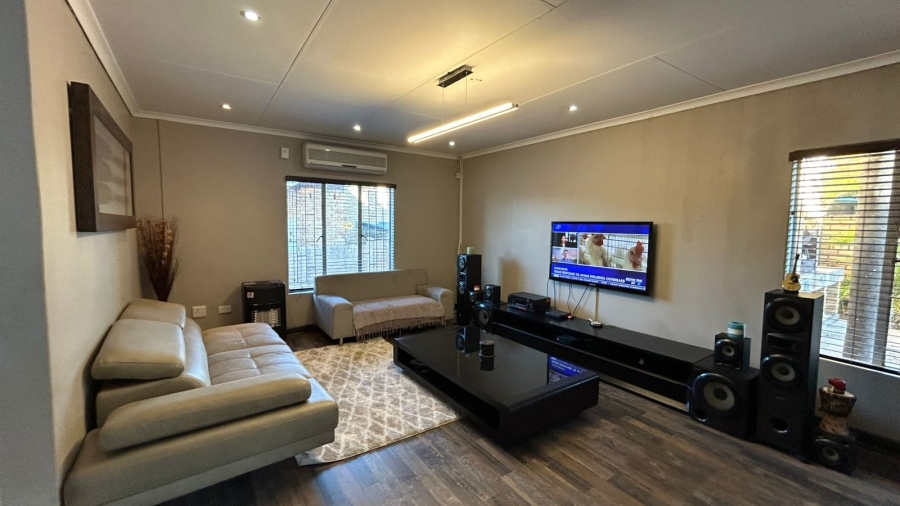 3 Bedroom Property for Sale in Safari Gardens North West